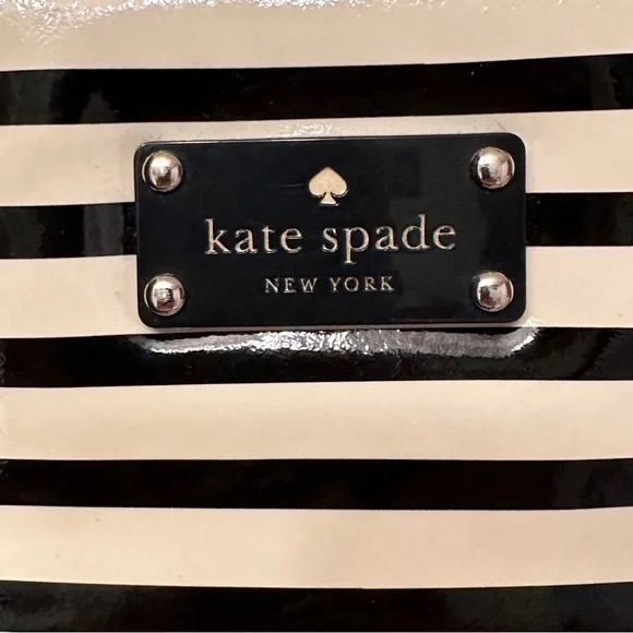 Kate Spade padded vinyl crossbody bag - Picture 6 of 6